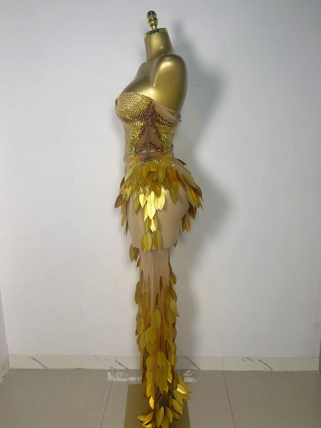 キラキラ輝くゴールドのラインストーンとスパンコールのイブニン - Sparkly Rhinestone Club Party Dress のレビューと価格