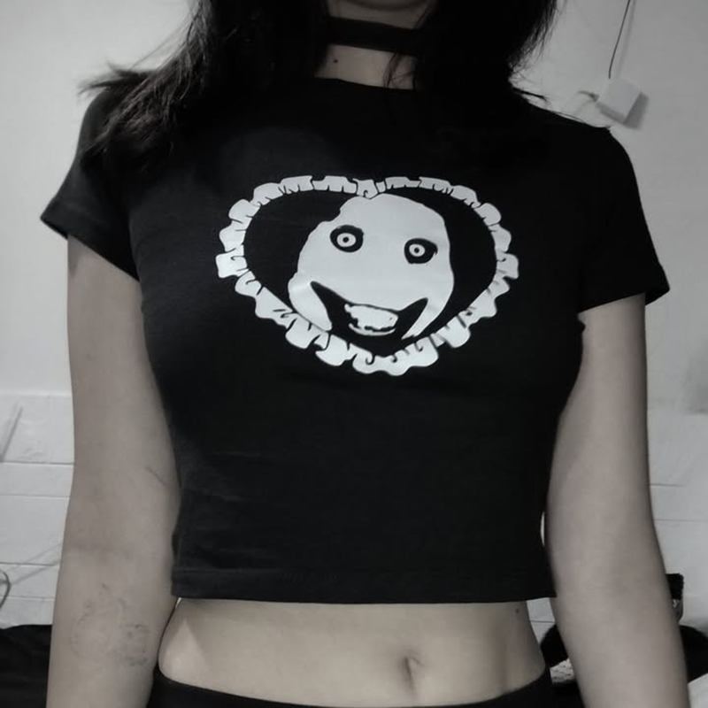 ゴス系風の奇妙な顔とハート柄クロップドトップス レディース  - Y2K Graphic Baby Tee Crop のレビューと価格
